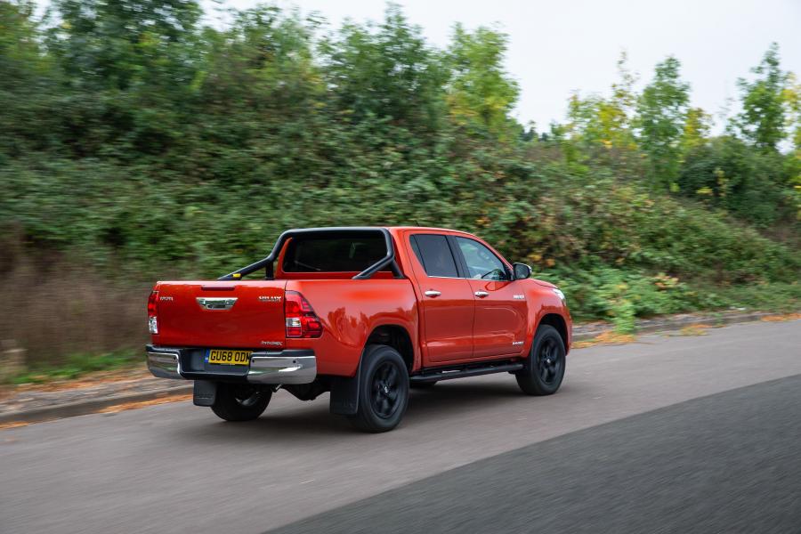  Toyota Hilux Invincible X Double Cab 2018 года  (UK) (фото 37 из 40)